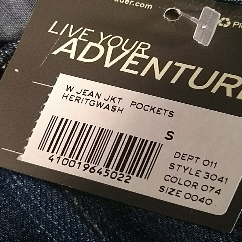 Women's jean jacket with pockets